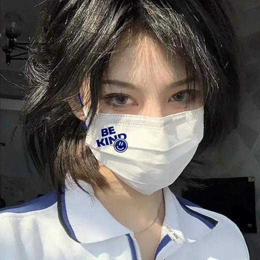 「新潮系列口罩」克莱因蓝口罩 ins简约风 潮流时尚 三层防护 久戴不勒 熔喷布过滤 透气贴合 独立片装 干净卫生 款式随机发 商品图4