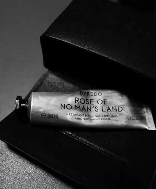 价值900+ 清洁液＋香氛＋护手霜三合一 BY新款免洗凝胶手部清洁露酒精含量59%洗手液 水洗便携 清洁护理手部 男女同款无人之境、纯真年代、热带爵士3*30ML套盒 商品图6