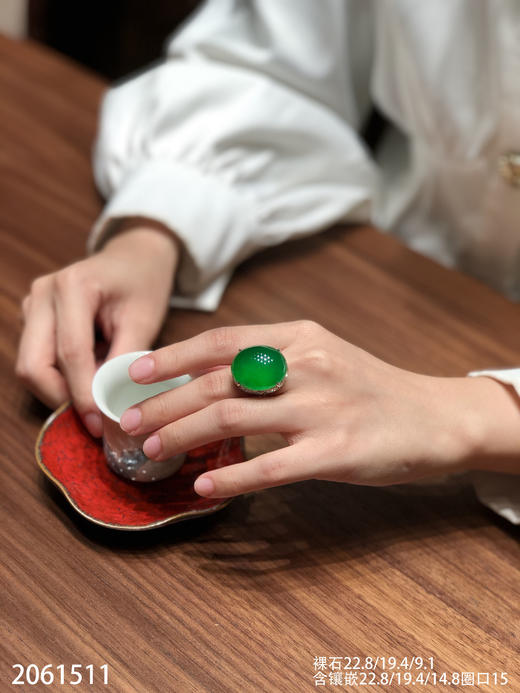 2061511，艳绿戒指，圈口15。具体价格微信咨询 商品图4
