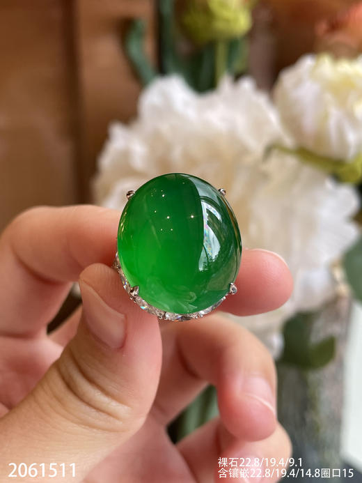 2061511，艳绿戒指，圈口15。具体价格微信咨询 商品图1
