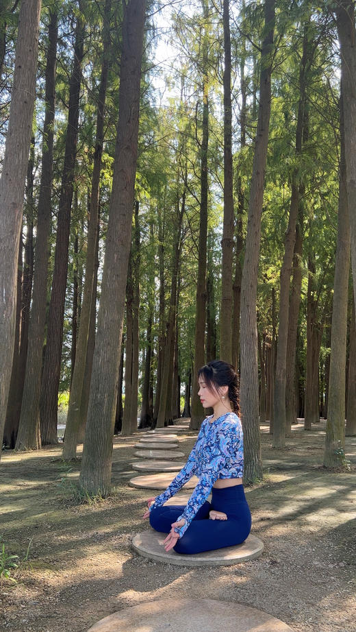 爆款好货 露脐圆领长袖-宝蓝凤尾叶 商品图1