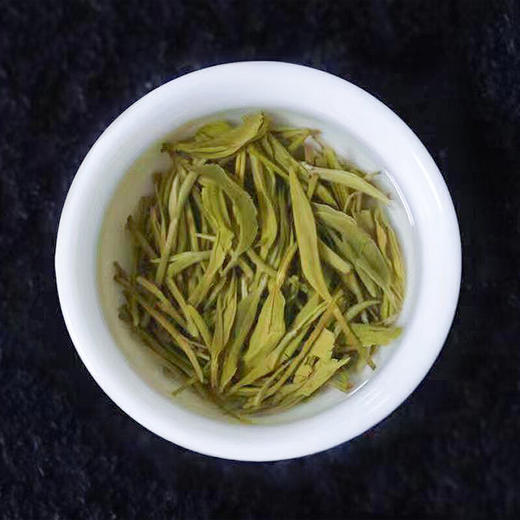 京东京造 信阳毛尖125g*2罐装  春茶绿茶茶叶 赠礼袋自饮佳品 商品图2