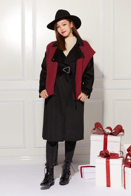 Kai & Kiera 黑色毛呢配披肩红帽外套 10461 商品图2