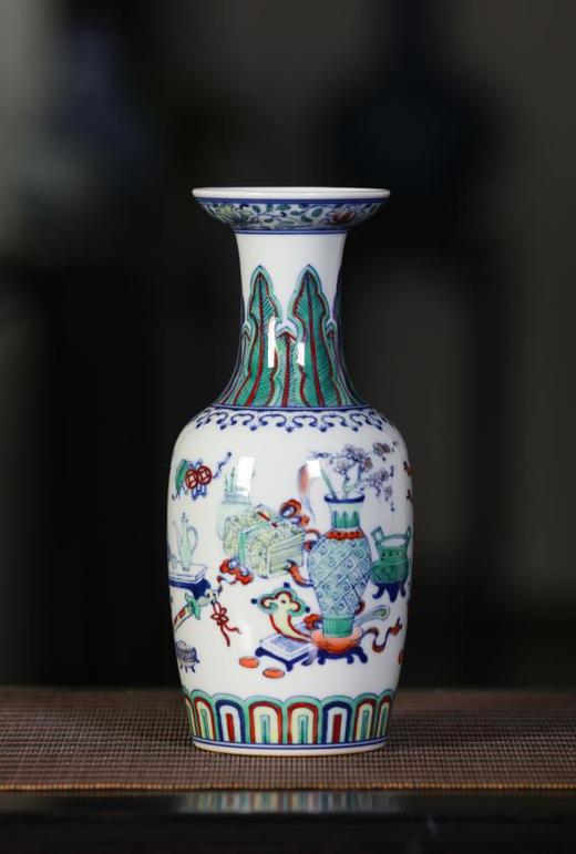 斗彩博古纹赏瓶 商品图0