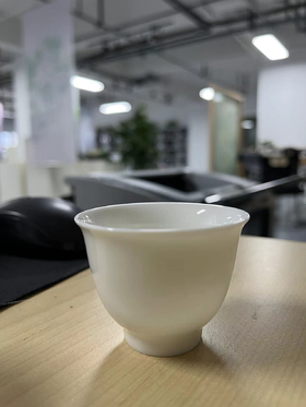 玉瓷铃铛杯