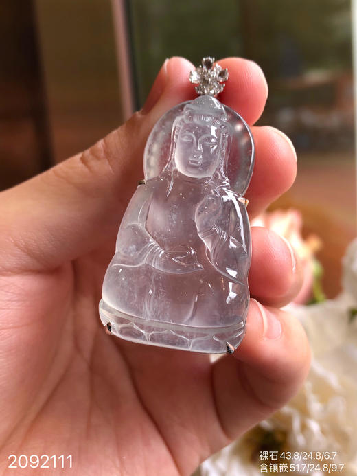 2092111，玻璃观音吊坠。具体价格微信咨询 商品图1