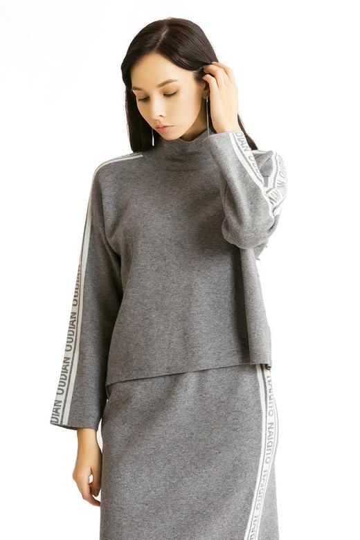 AVA 字母装饰灰色毛衫 977 商品图2