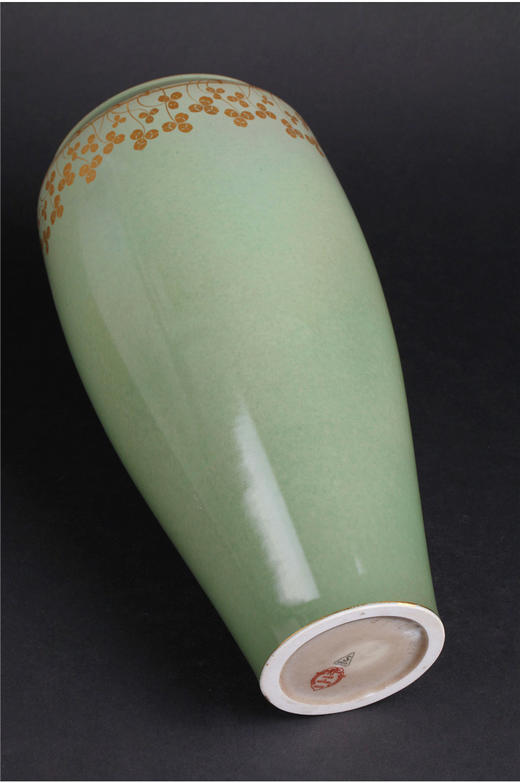 独角鹿西洋古董1905年法国塞弗尔瓷器豆绿釉色三叶草描金花瓶瓷瓶 商品图3