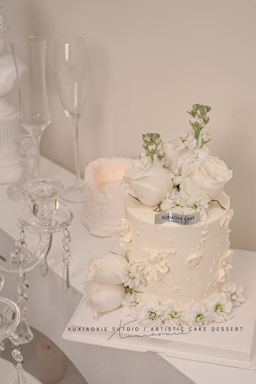 「白色紫罗兰」奶油霜鲜花蛋糕（表面鲜花不可食用）抹面淡奶油+黄油 商品图1