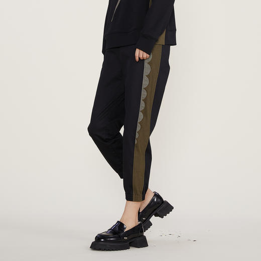 谜底2022冬新款收脚萝卜裤女时尚设计感拼接休闲九分裤224MK1718 商品图1