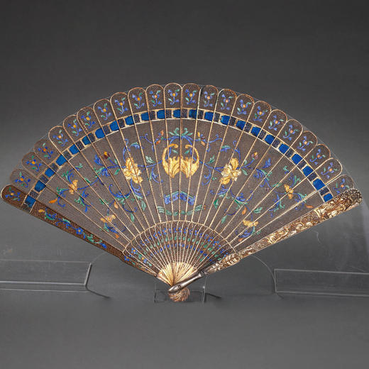 独角鹿西洋古董中国手绘缠枝莲装饰珐琅银镀金累丝烧蓝扇骨折扇 商品图0