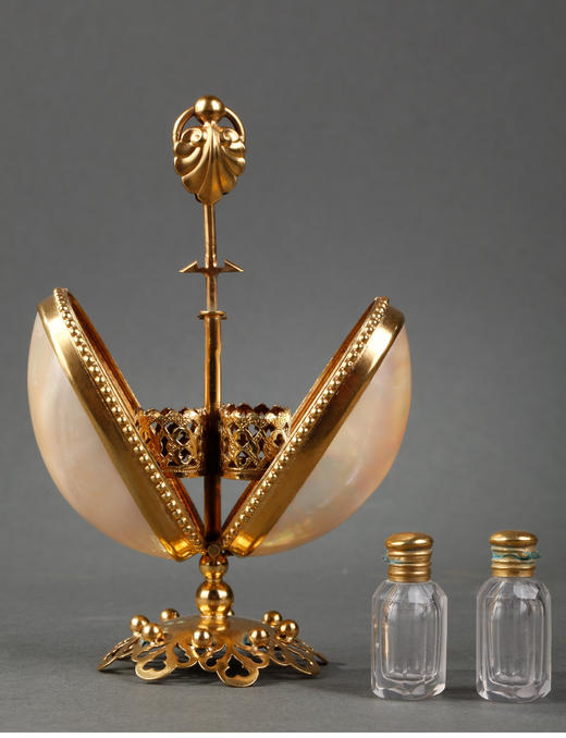 独角鹿西洋古董法国拿破仑三世时期铜鎏金蛋形母贝水晶香水瓶套装 商品图3