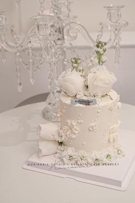 「白色紫罗兰」奶油霜鲜花蛋糕（表面鲜花不可食用）抹面淡奶油+黄油