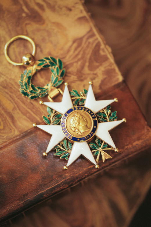 独角鹿西洋古董1870年代18K金彩色珐琅法兰西共和国荣誉军团勋章 商品图1