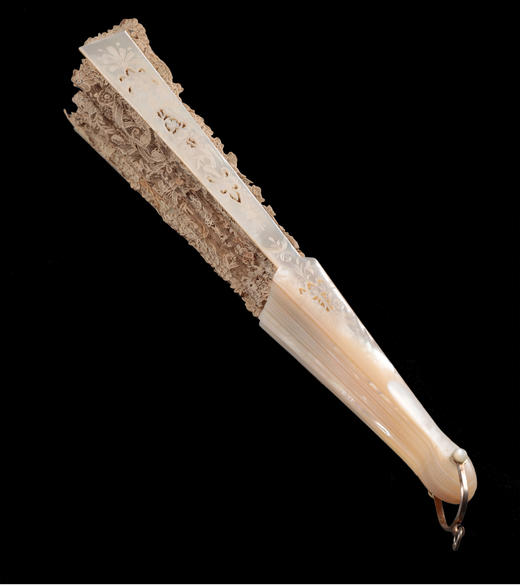 独角鹿西洋古董法国繁花主题手工蕾丝扇面镂雕母贝扇骨古董折扇 商品图4