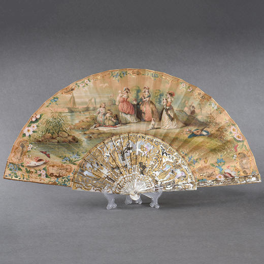 独角鹿西洋古董贵族出游主题手绘小羊皮扇面描金镂雕母贝扇骨折扇 商品图0