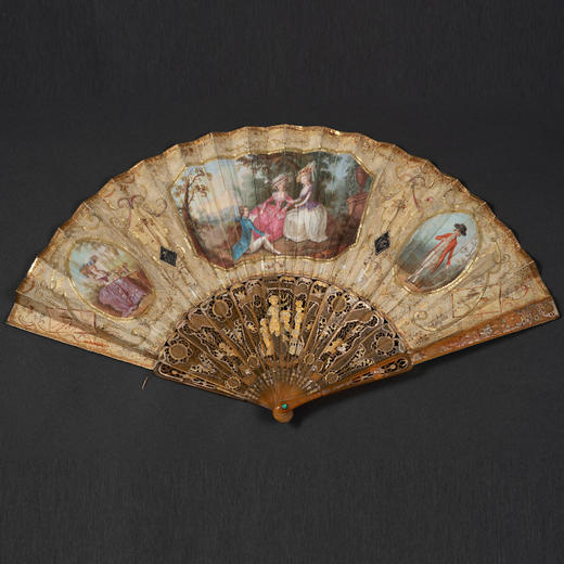 独角鹿西洋古董18世纪法国出品描金雕花手柄手绘纸面折扇 商品图0