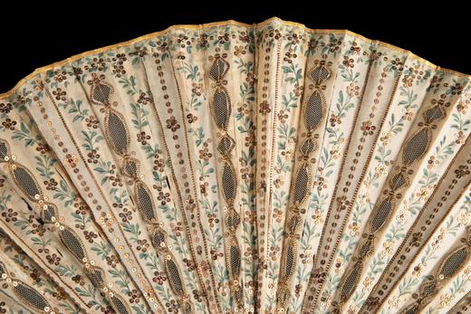 独角鹿西洋古董Geslin工坊牛骨雕饰手绘花卉金丝扇面折叠扇带原盒 商品图1