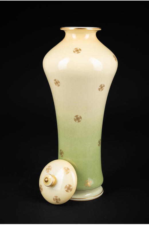 独角鹿西洋古董法国塞弗尔瓷器描金花卉鹅黄浅绿渐变釉色带盖瓷瓶 商品图2