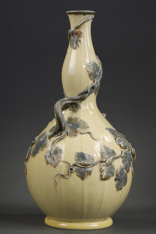 独角鹿西洋古董瓷器塞弗尔瓷窑珐琅彩浮雕藤蔓葫芦阿普雷蒙花瓶 商品图2