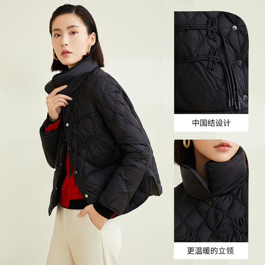 玳莎白鹅绒轻薄羽绒服女22冬季新款复古典雅中国结设计感宽松外套  CD41301 商品图3