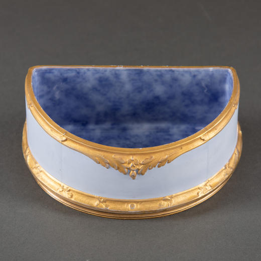 独角鹿西洋古董Paul Louchet签名蓝色鎏金雕饰素胎瓷半圆型珍宝盒 商品图4