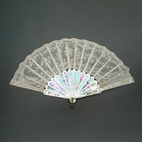 独角鹿西洋古董法国镂雕母贝扇骨花卉主题蕾丝扇面古董折扇