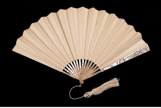 独角鹿西洋古董法国花鸟刺绣丝绸扇面母贝镂雕描金描银扇骨折扇 商品图4