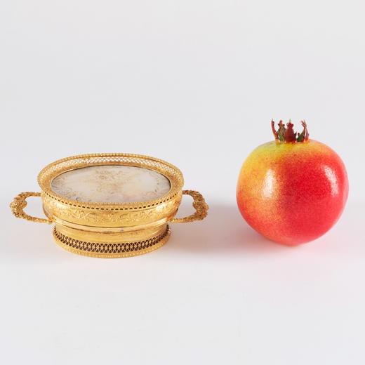 独角鹿西洋古董查理十世时期母贝铜鎏金雕刻盒内嵌银镀金缝纫套件 商品图1