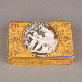 独角鹿西洋古董黄金珐琅装饰酒神与丘比特主题浮雕玛瑙圆章鼻烟盒