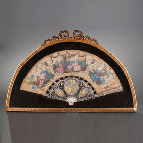 独角鹿西洋古董法国贵族游园主题丝绸扇面镂空鎏金扇骨折扇摆件