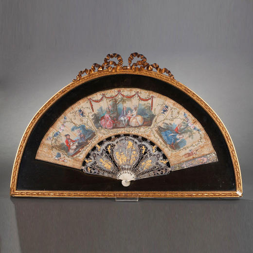独角鹿西洋古董法国贵族游园主题丝绸扇面镂空鎏金扇骨折扇摆件 商品图0