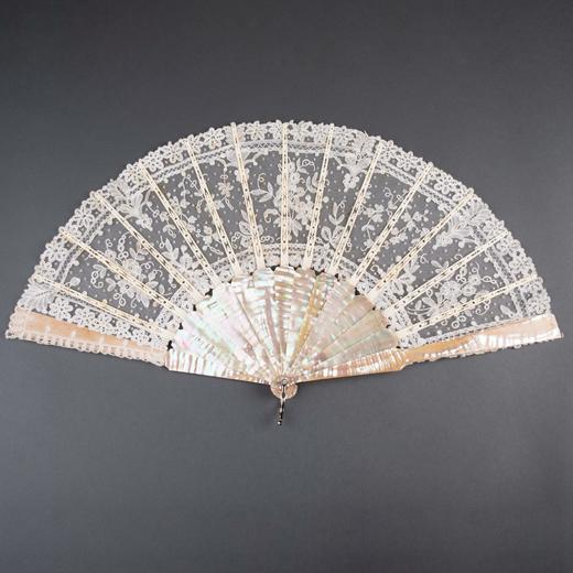 独角鹿西洋古董法国拿破仑三世时期金鱼母贝布鲁日蕾丝扇面折叠扇 商品图4