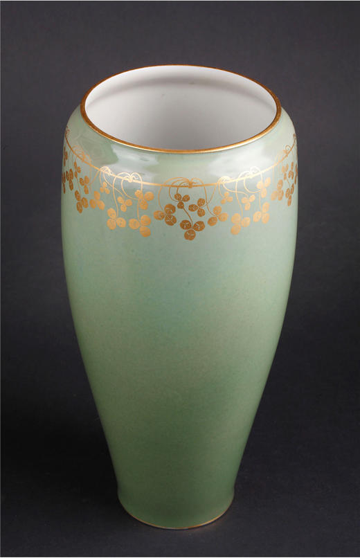 独角鹿西洋古董1905年法国塞弗尔瓷器豆绿釉色三叶草描金花瓶瓷瓶 商品图2