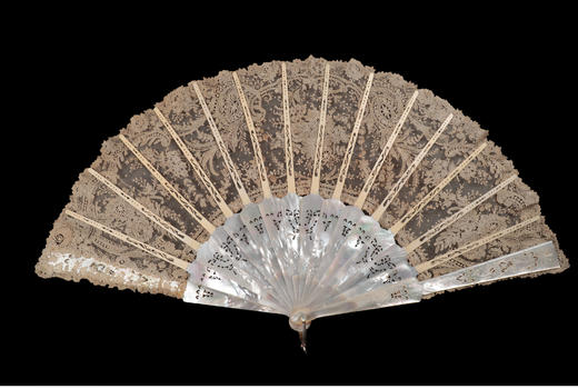 独角鹿西洋古董法国繁花主题手工蕾丝扇面镂雕母贝扇骨古董折扇 商品图3