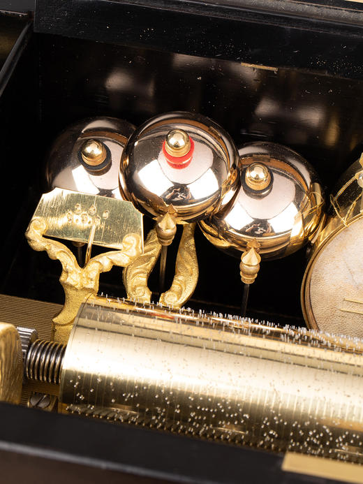 独角鹿西洋古董Paillard工坊细木镶嵌外箱配铃铛响鼓滚轴音乐盒 商品图4