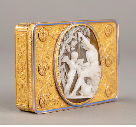 独角鹿西洋古董黄金珐琅装饰酒神与丘比特主题浮雕玛瑙圆章鼻烟盒 商品图3