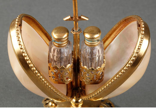 独角鹿西洋古董法国拿破仑三世时期铜鎏金蛋形母贝水晶香水瓶套装 商品图4