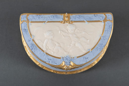 独角鹿西洋古董Paul Louchet签名蓝色鎏金雕饰素胎瓷半圆型珍宝盒 商品图2