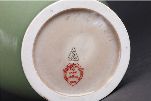 独角鹿西洋古董1905年法国塞弗尔瓷器豆绿釉色三叶草描金花瓶瓷瓶 商品图4