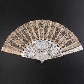 独角鹿西洋古董19世纪法国针织蕾丝扇面精雕镂空母贝扇骨折扇