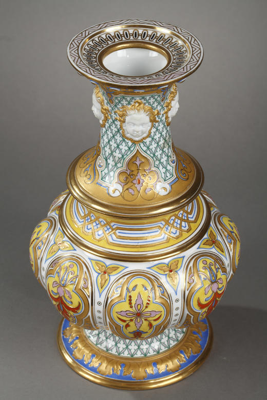 独角鹿西洋古董瓷器1840年法国工坊塞弗尔浮雕花纹梨形瓷瓶花瓶 商品图1