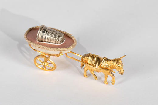 独角鹿西洋古董拿破仑三世时马车造型铜鎏金镶嵌母贝装饰银制顶针 商品图1