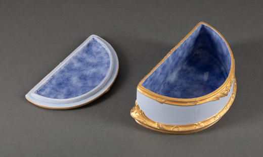 独角鹿西洋古董Paul Louchet签名蓝色鎏金雕饰素胎瓷半圆型珍宝盒 商品图3