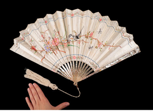 独角鹿西洋古董法国花鸟刺绣丝绸扇面母贝镂雕描金描银扇骨折扇 商品图1