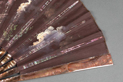 独角鹿西洋古董Gustave Lasellaz签名棕色母贝扇骨水粉画扇面折扇 商品图3