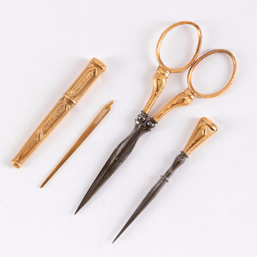 独角鹿西洋古董Howell James工坊蓝色绒毛盒内嵌18k金缝纫套件 商品图3