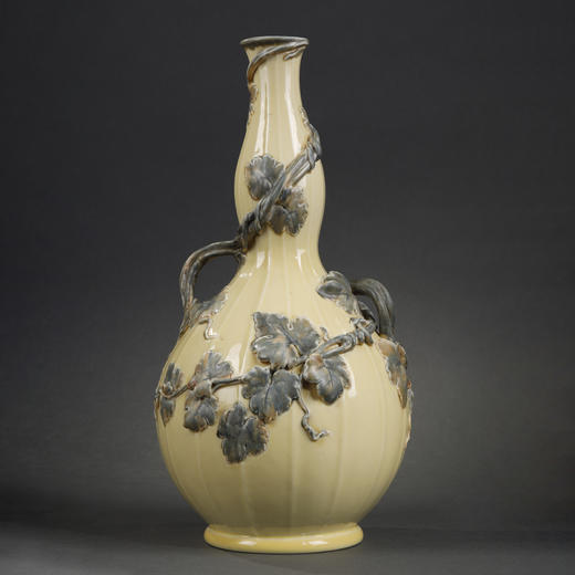 独角鹿西洋古董瓷器塞弗尔瓷窑珐琅彩浮雕藤蔓葫芦阿普雷蒙花瓶 商品图0