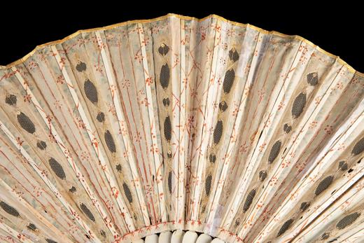 独角鹿西洋古董Geslin工坊牛骨雕饰手绘花卉金丝扇面折叠扇带原盒 商品图3