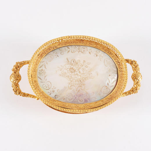 独角鹿西洋古董查理十世时期母贝铜鎏金雕刻盒内嵌银镀金缝纫套件 商品图2